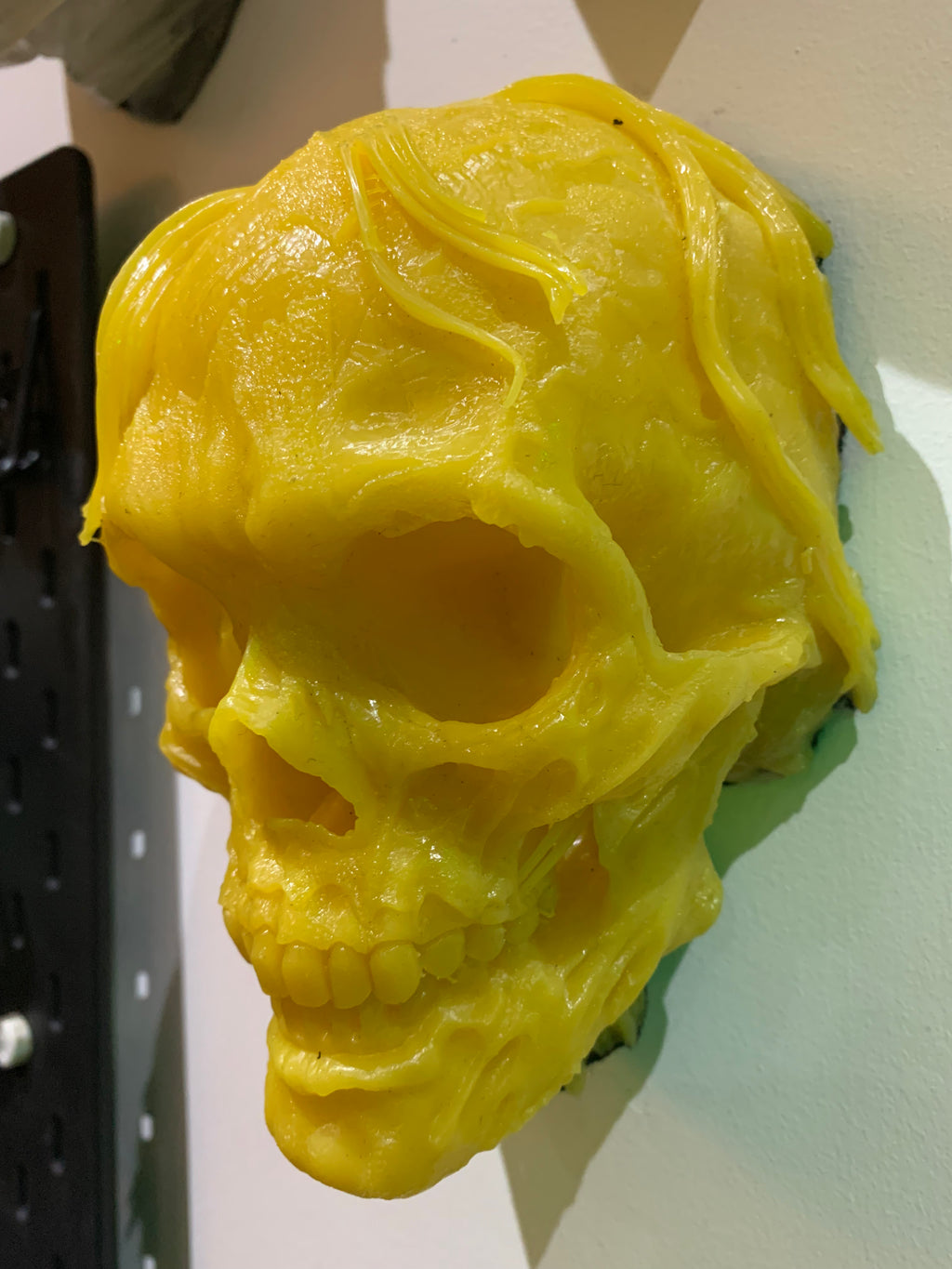 YELLOW SKULL WALL BUST